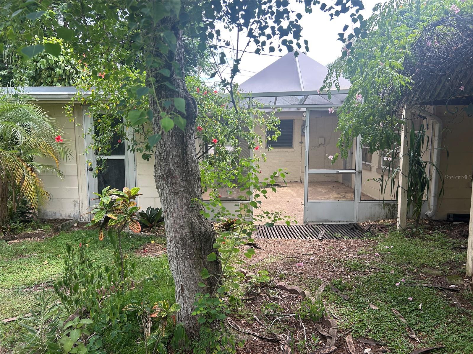 Image 19 of 69 For 1021 Highview Drive