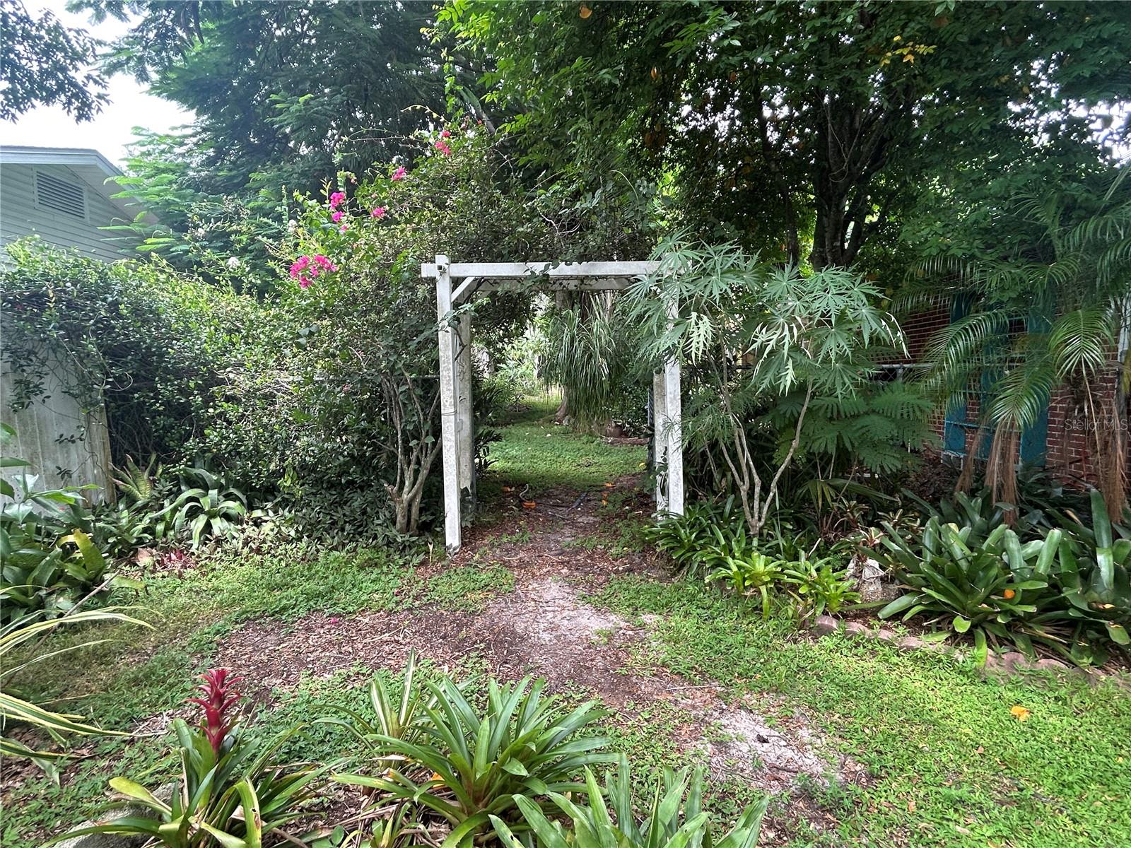 Image 20 of 69 For 1021 Highview Drive