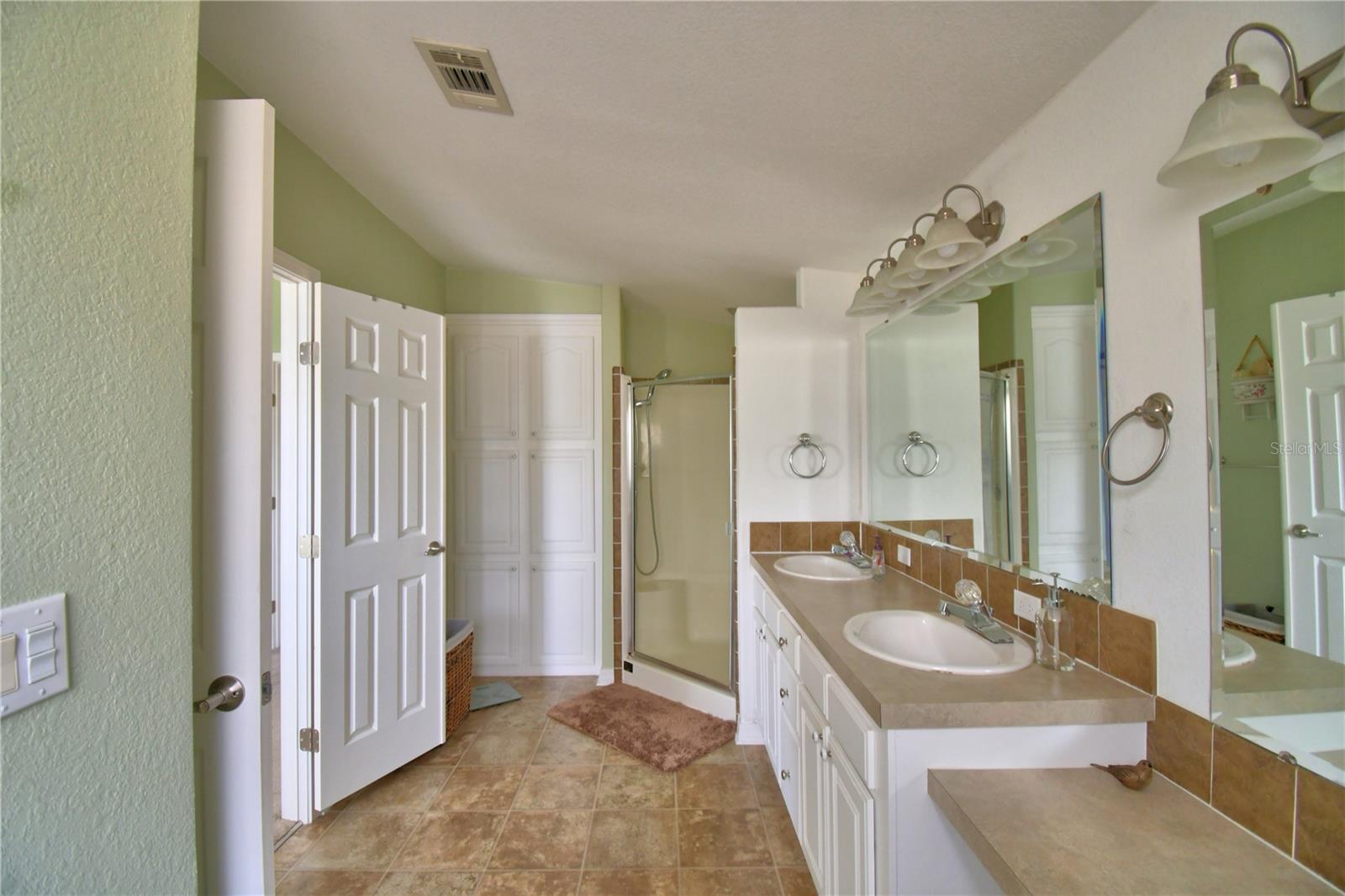 Image 27 of 56 For 492 Lakeside Ranch Circle