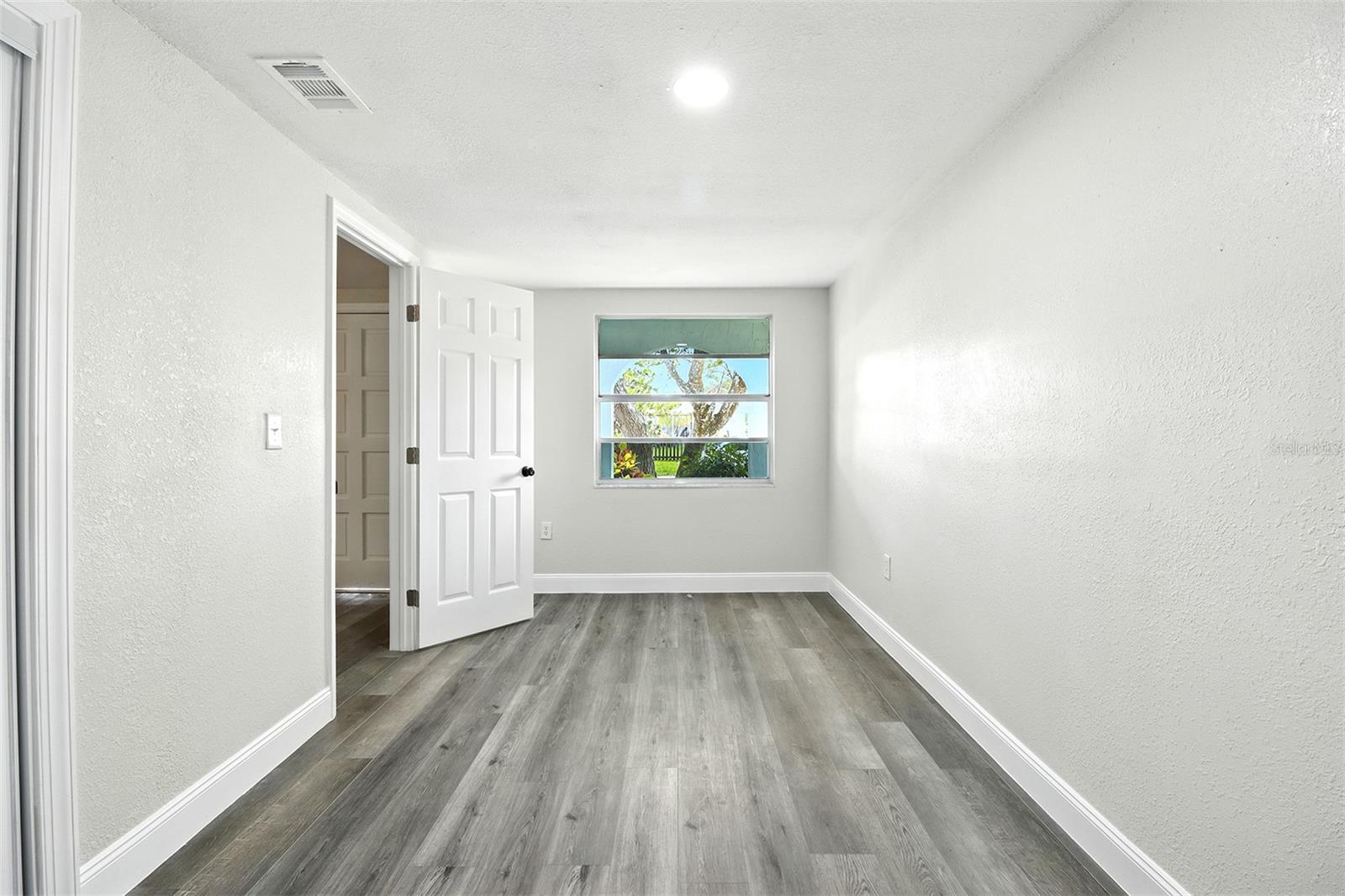 Image 22 of 41 For 8547 Horizon Lane