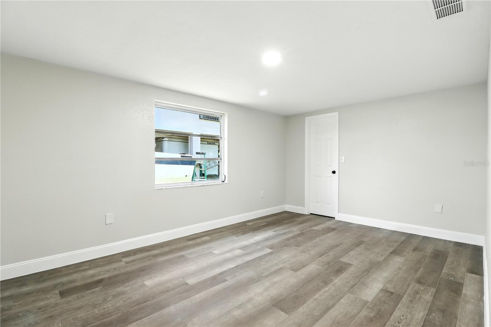 Image 24 of 41 For 8547 Horizon Lane