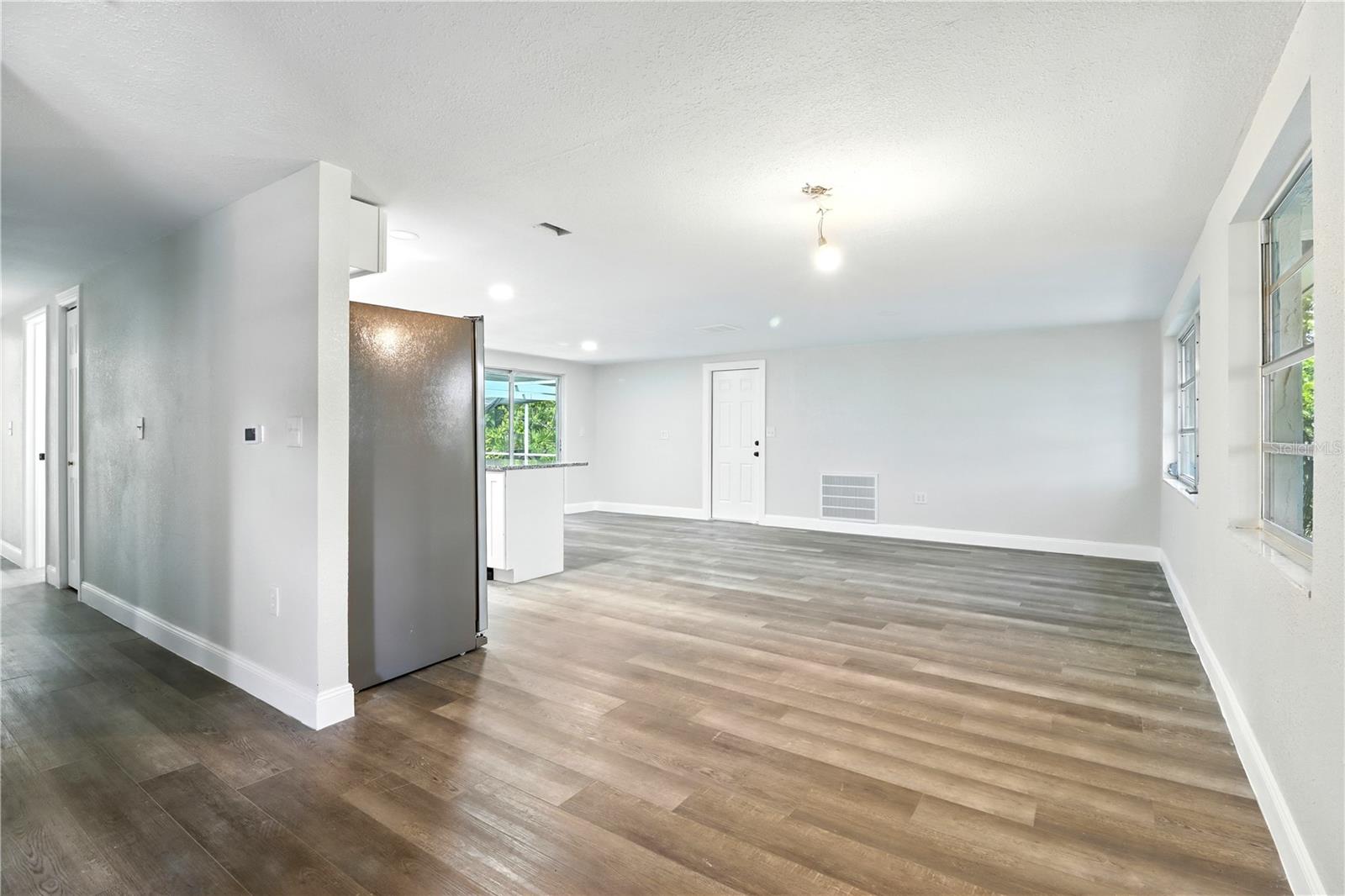 Image 38 of 41 For 8547 Horizon Lane