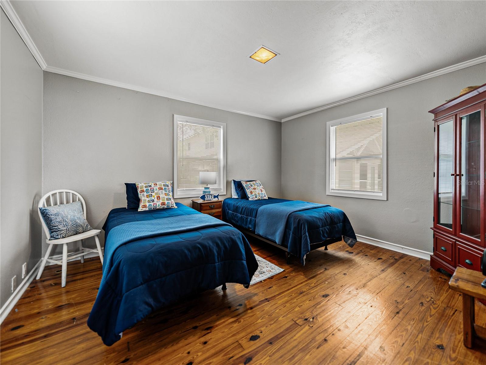 Listing photo id 12 for 724 Masterpiece Road