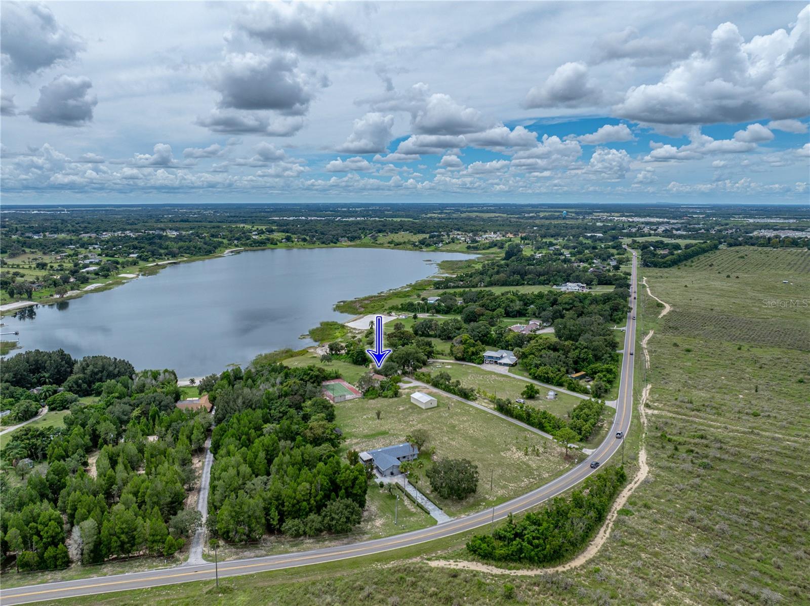 Listing photo id 0 for 724 Masterpiece Road