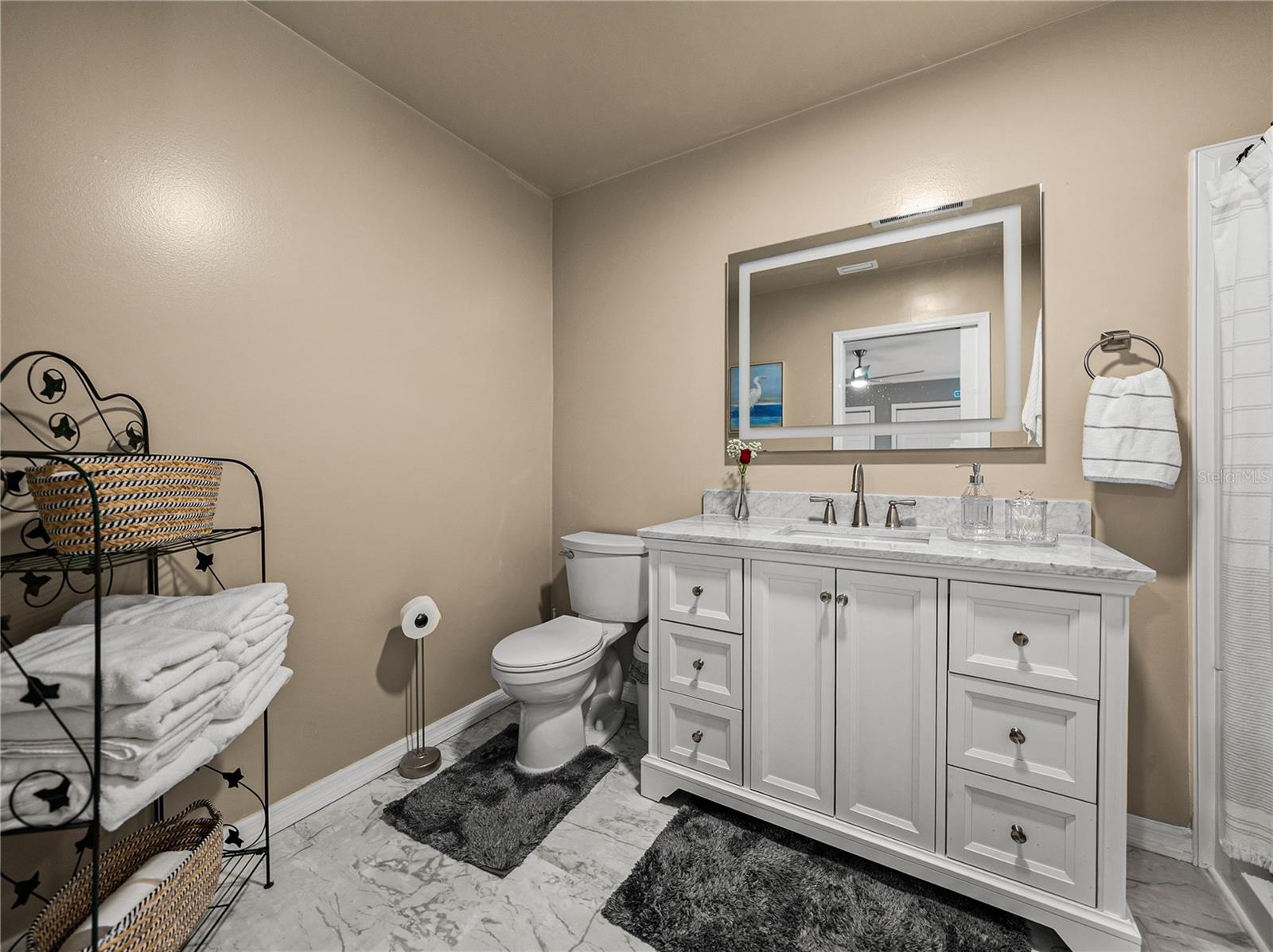 Listing photo id 20 for 724 Masterpiece Road