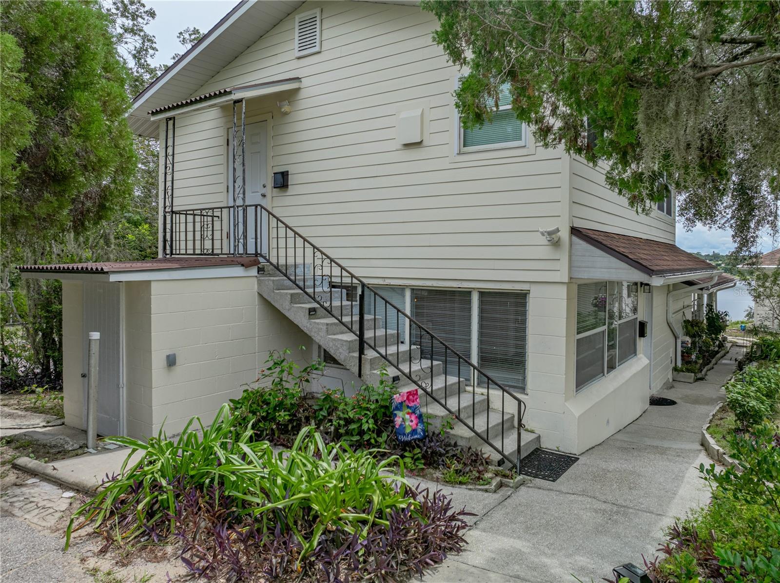 Listing photo id 26 for 724 Masterpiece Road