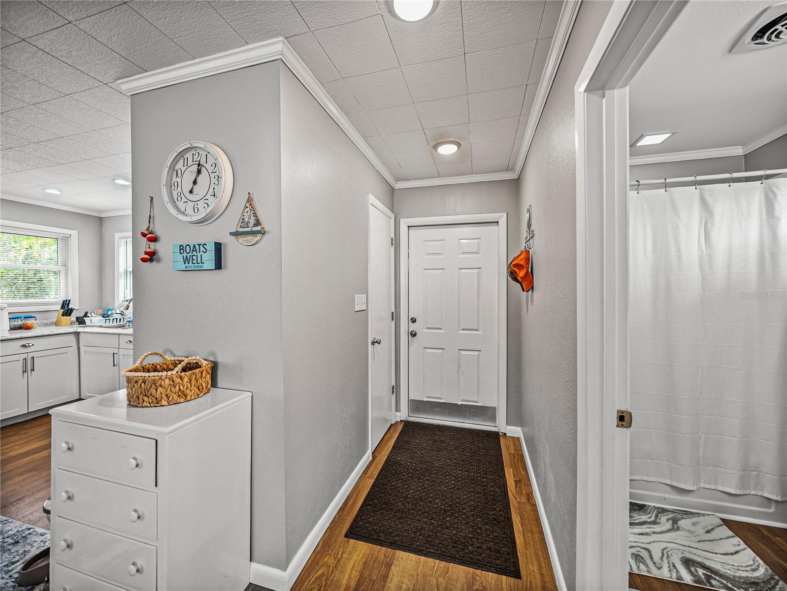 Listing photo id 27 for 724 Masterpiece Road