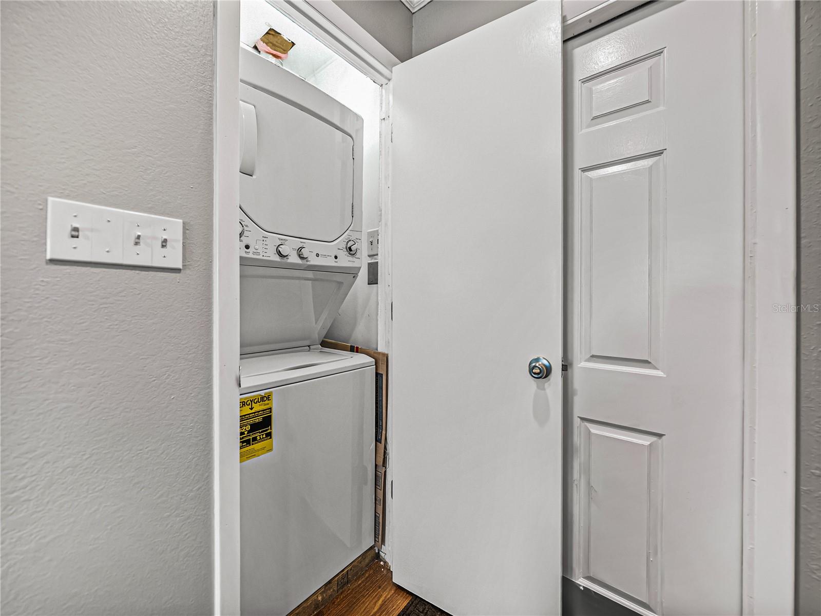 Listing photo id 28 for 724 Masterpiece Road