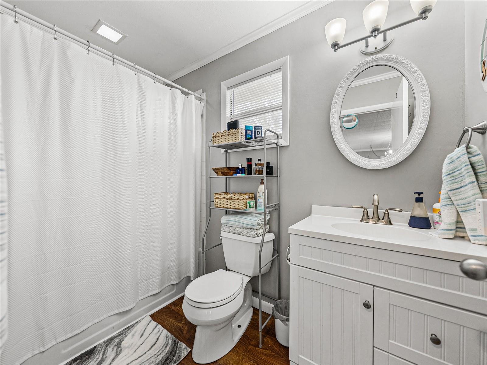 Listing photo id 34 for 724 Masterpiece Road