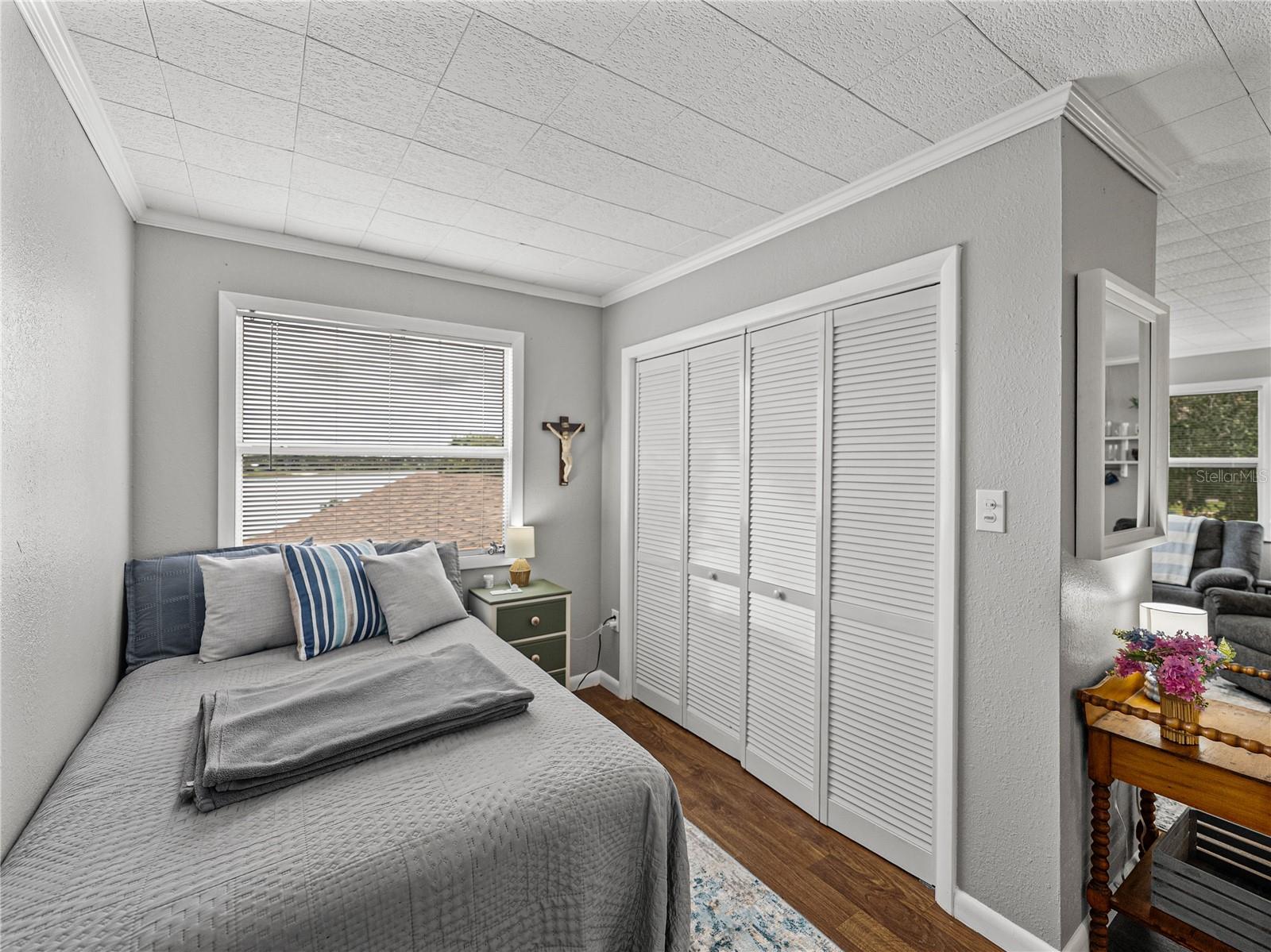 Listing photo id 36 for 724 Masterpiece Road