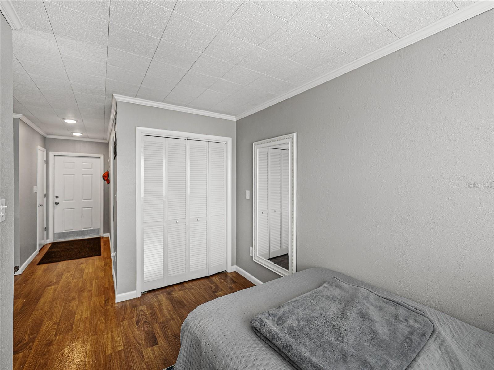 Listing photo id 37 for 724 Masterpiece Road