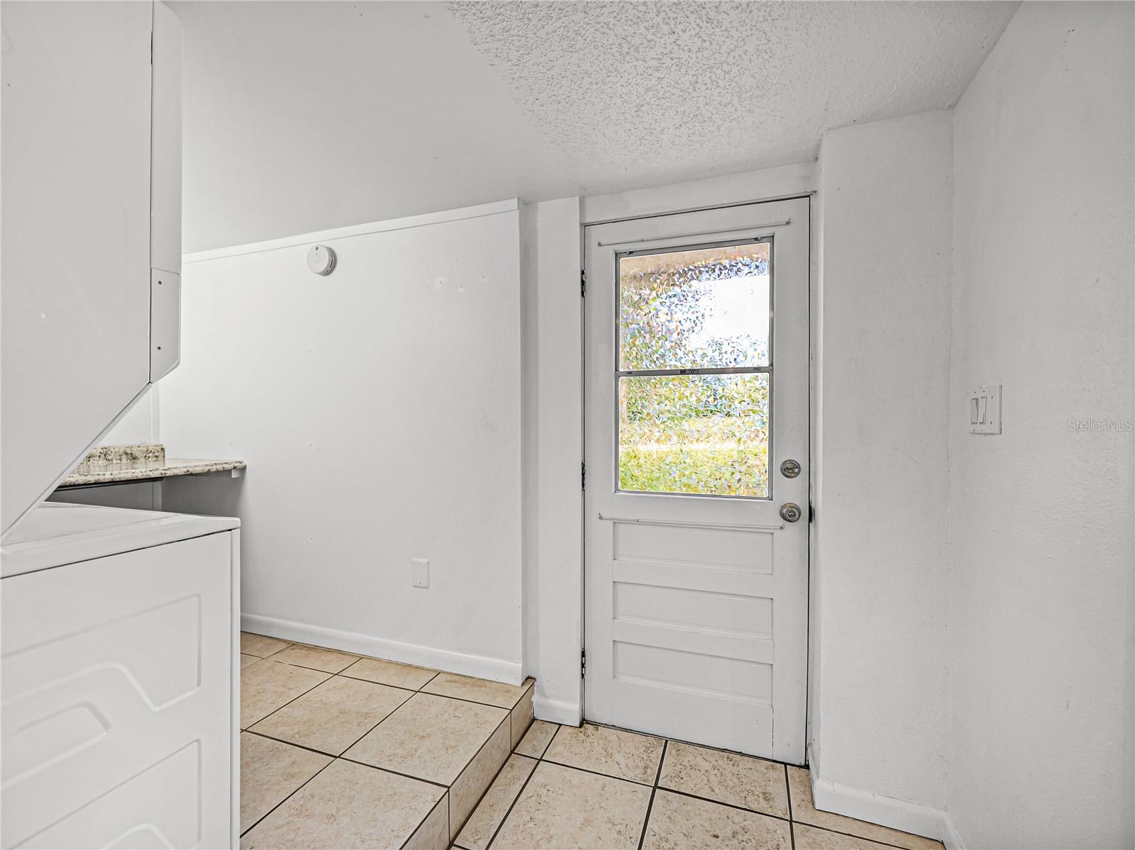 Listing photo id 41 for 724 Masterpiece Road