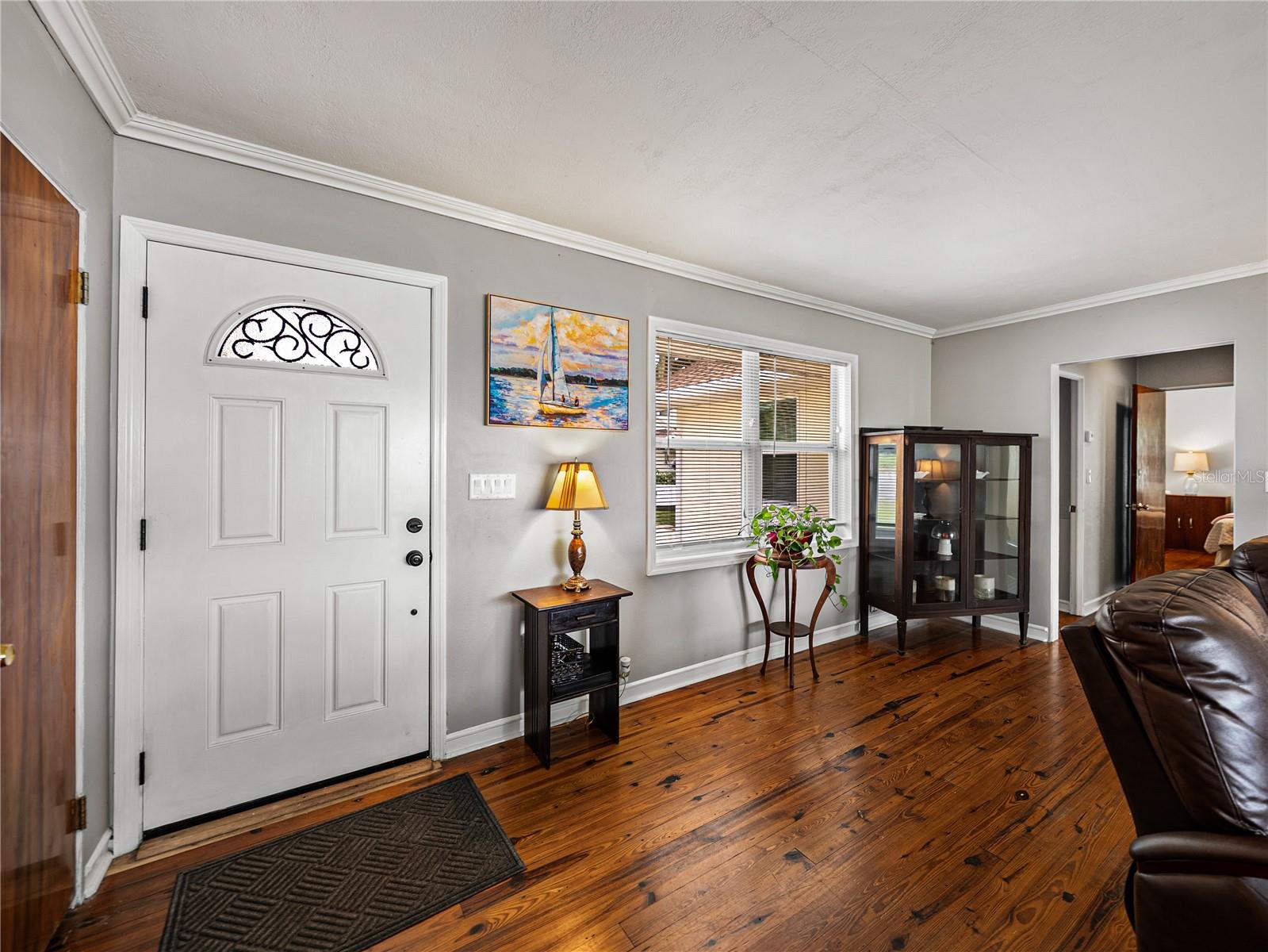 Listing photo id 3 for 724 Masterpiece Road