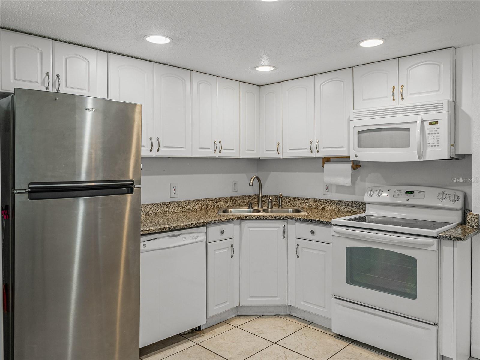 Listing photo id 48 for 724 Masterpiece Road