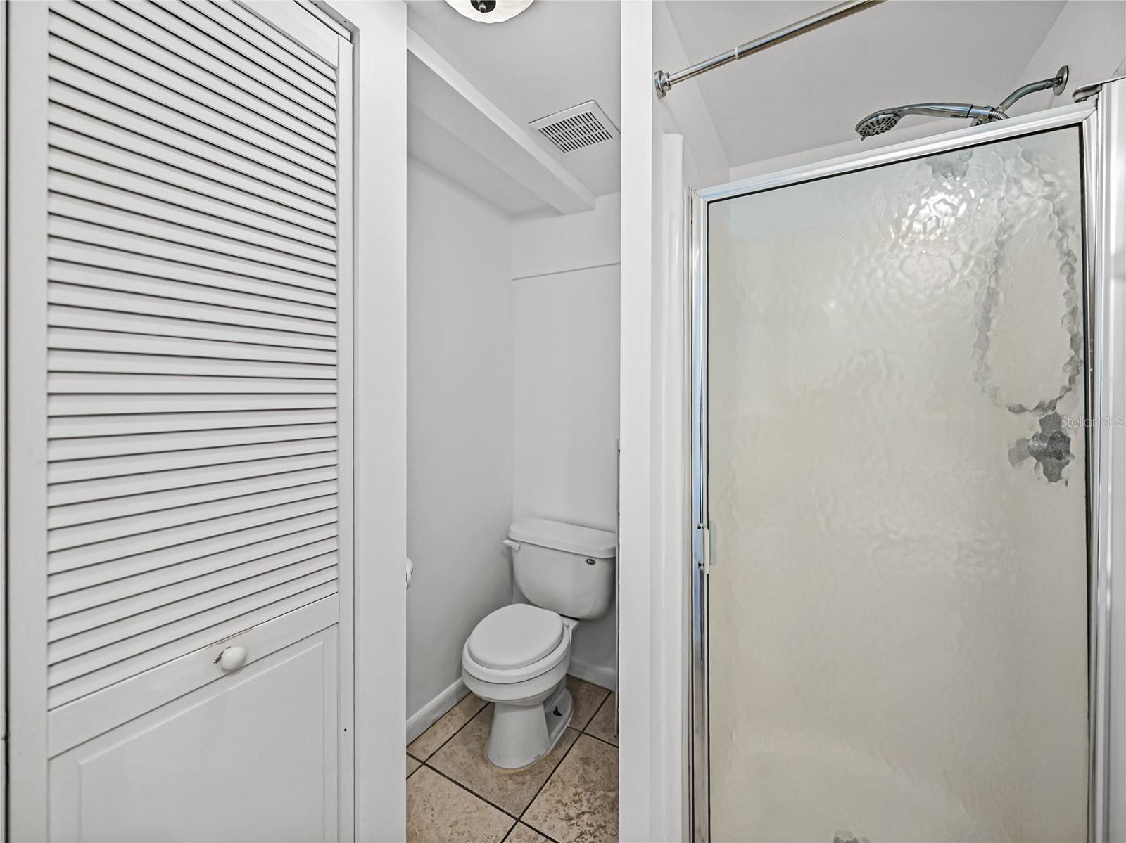 Listing photo id 52 for 724 Masterpiece Road