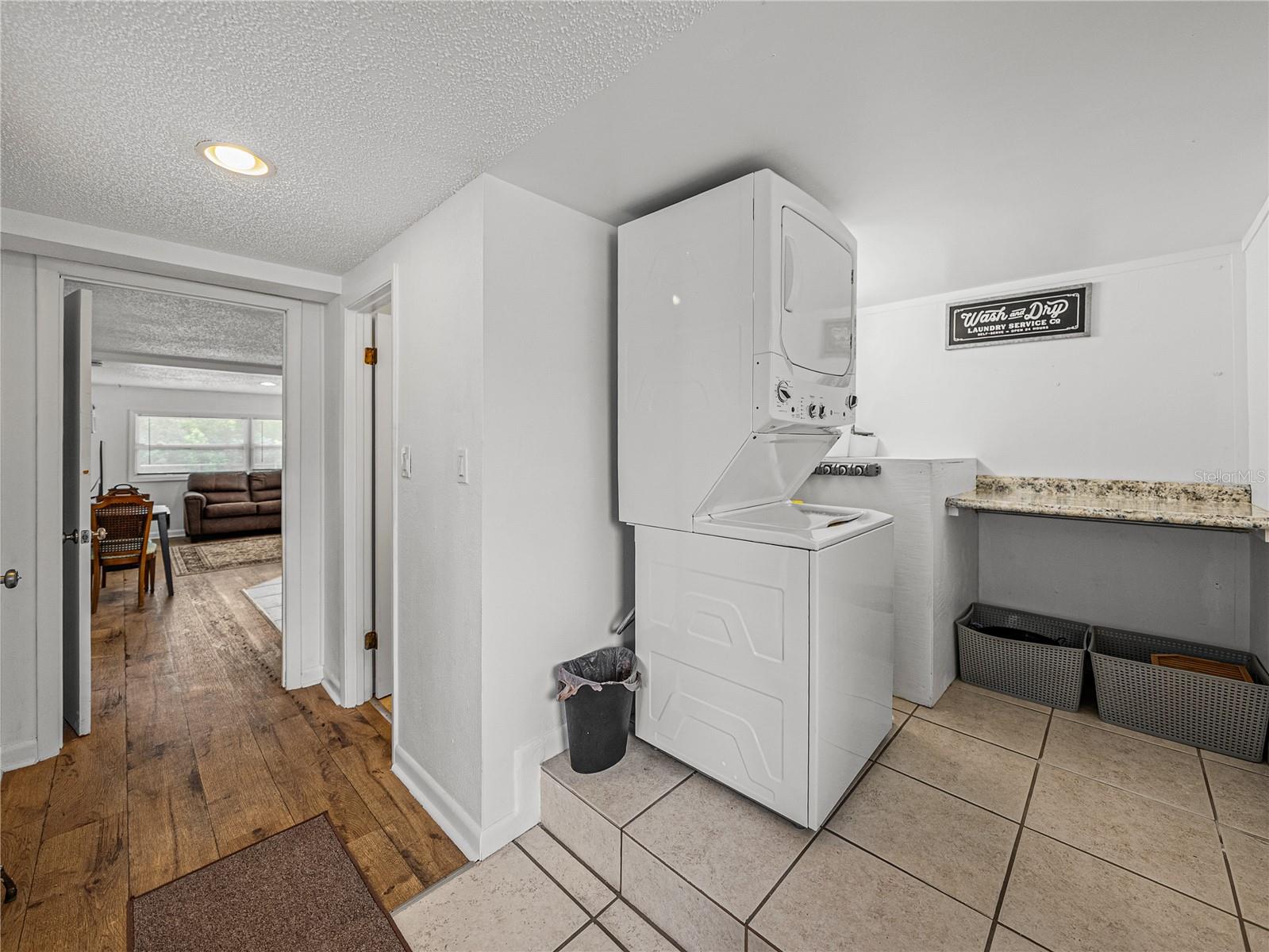 Listing photo id 53 for 724 Masterpiece Road