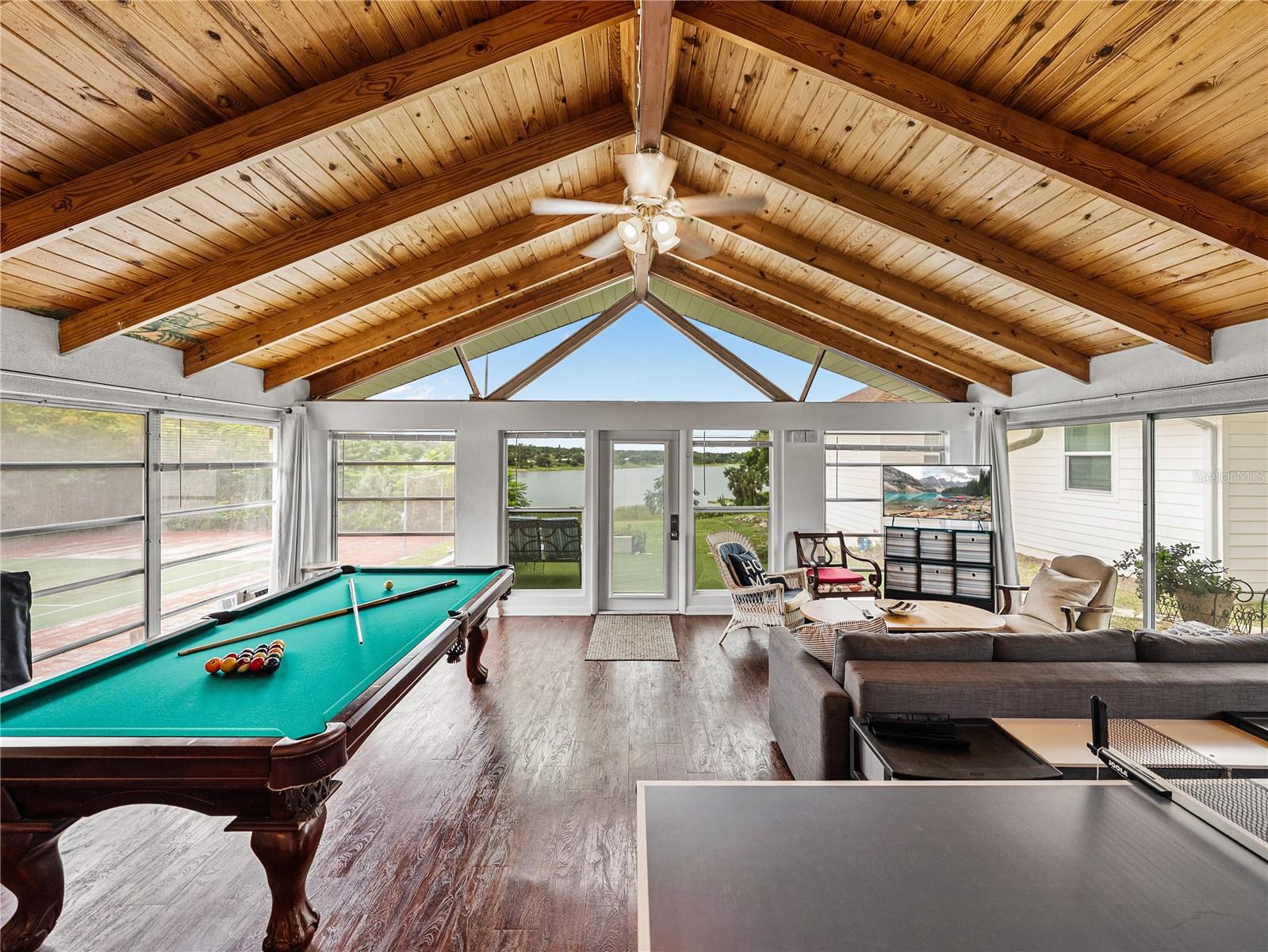 Listing photo id 57 for 724 Masterpiece Road