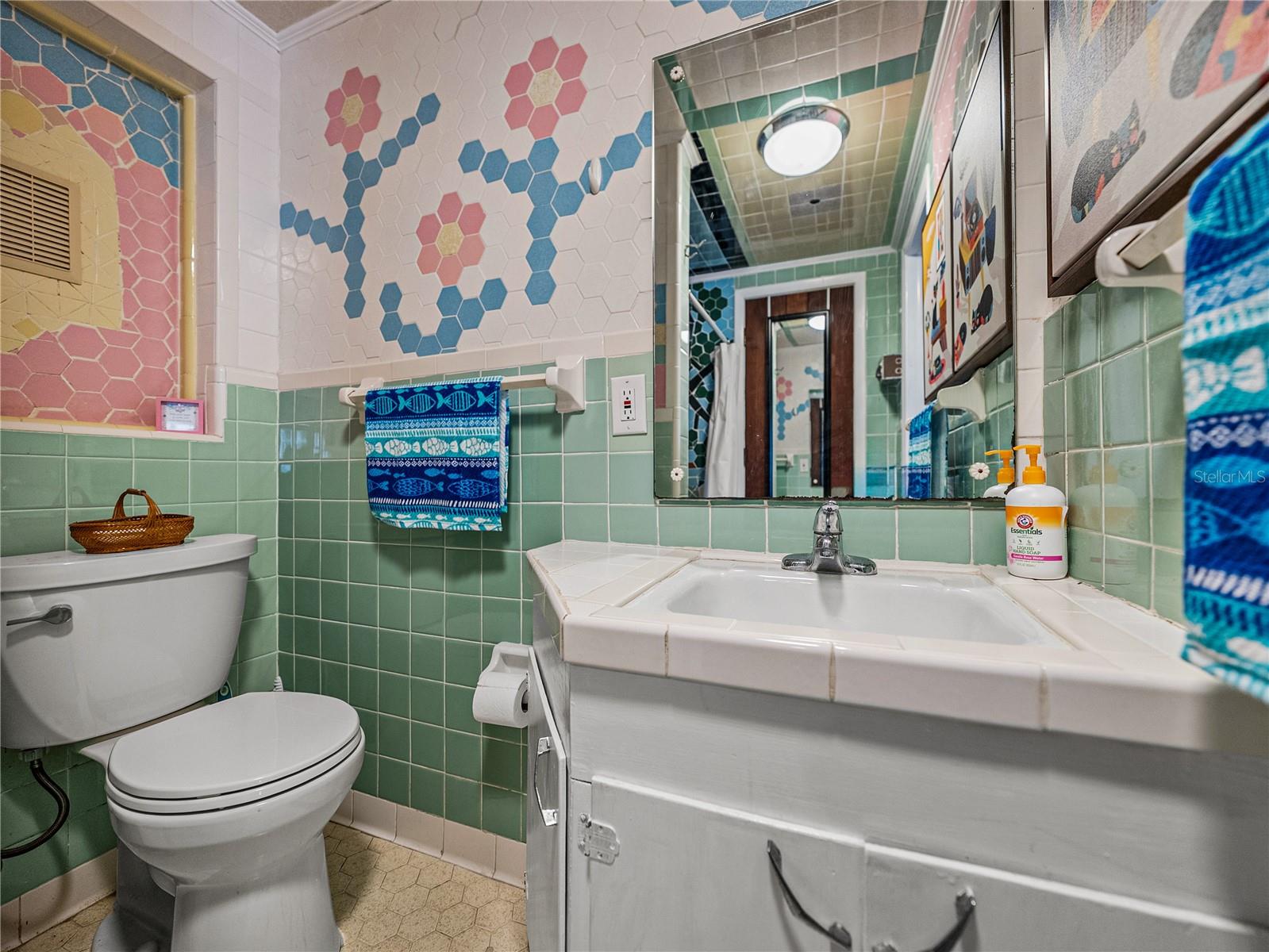 Listing photo id 62 for 724 Masterpiece Road