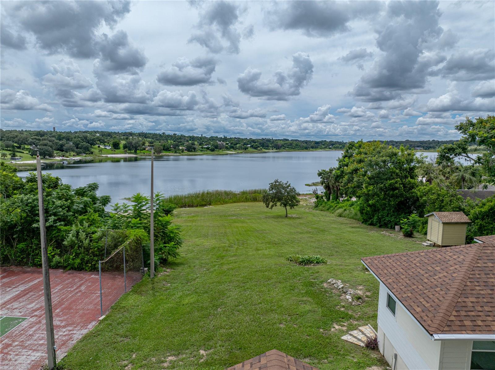 Listing photo id 65 for 724 Masterpiece Road