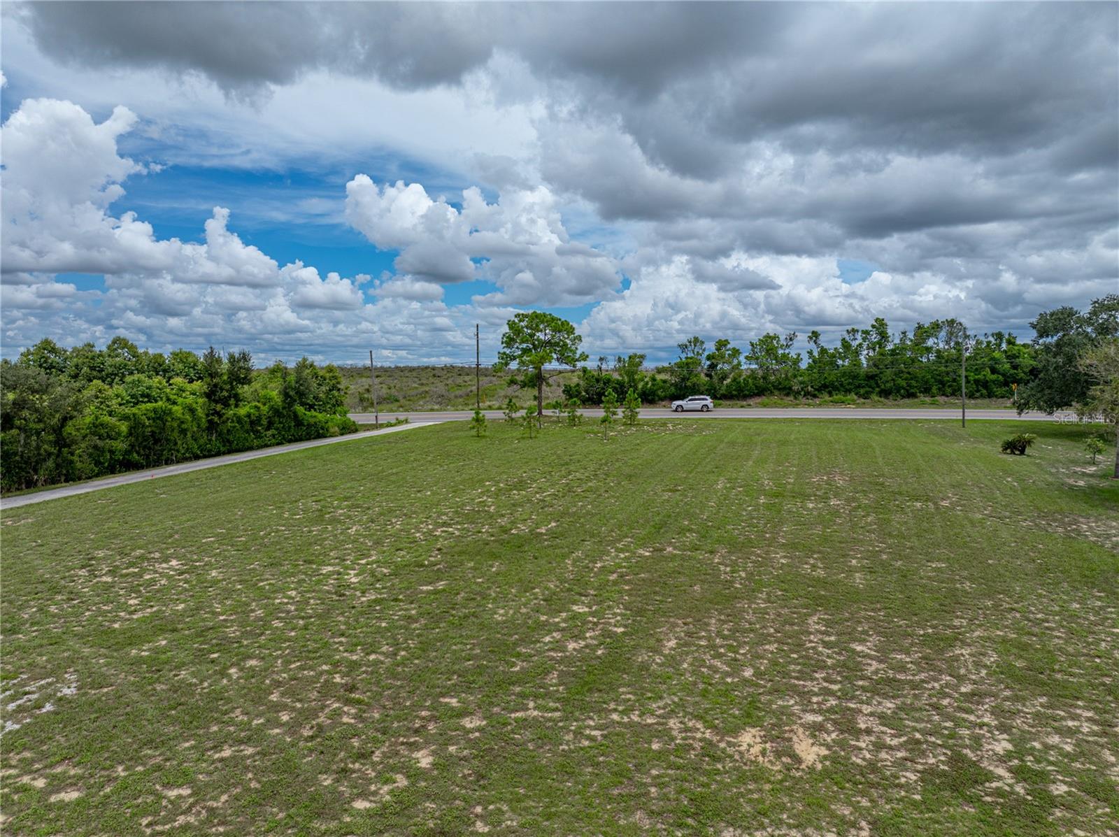 Listing photo id 75 for 724 Masterpiece Road