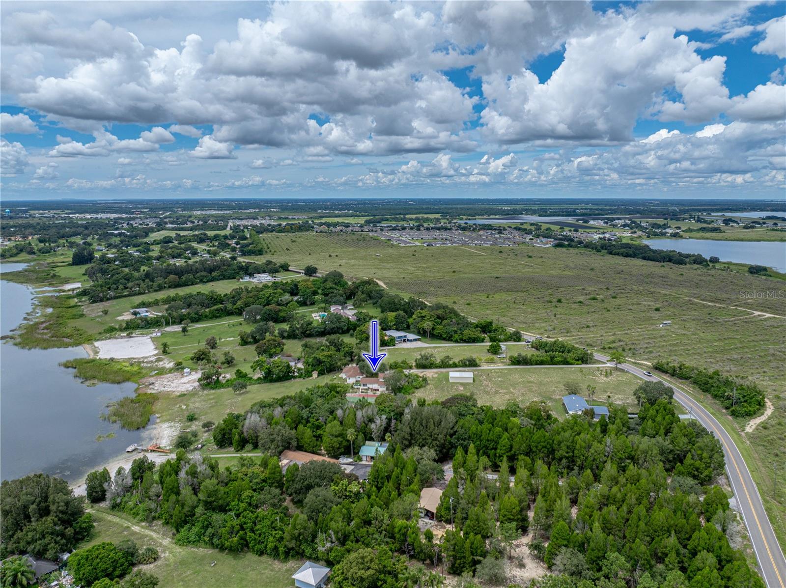 Listing photo id 77 for 724 Masterpiece Road