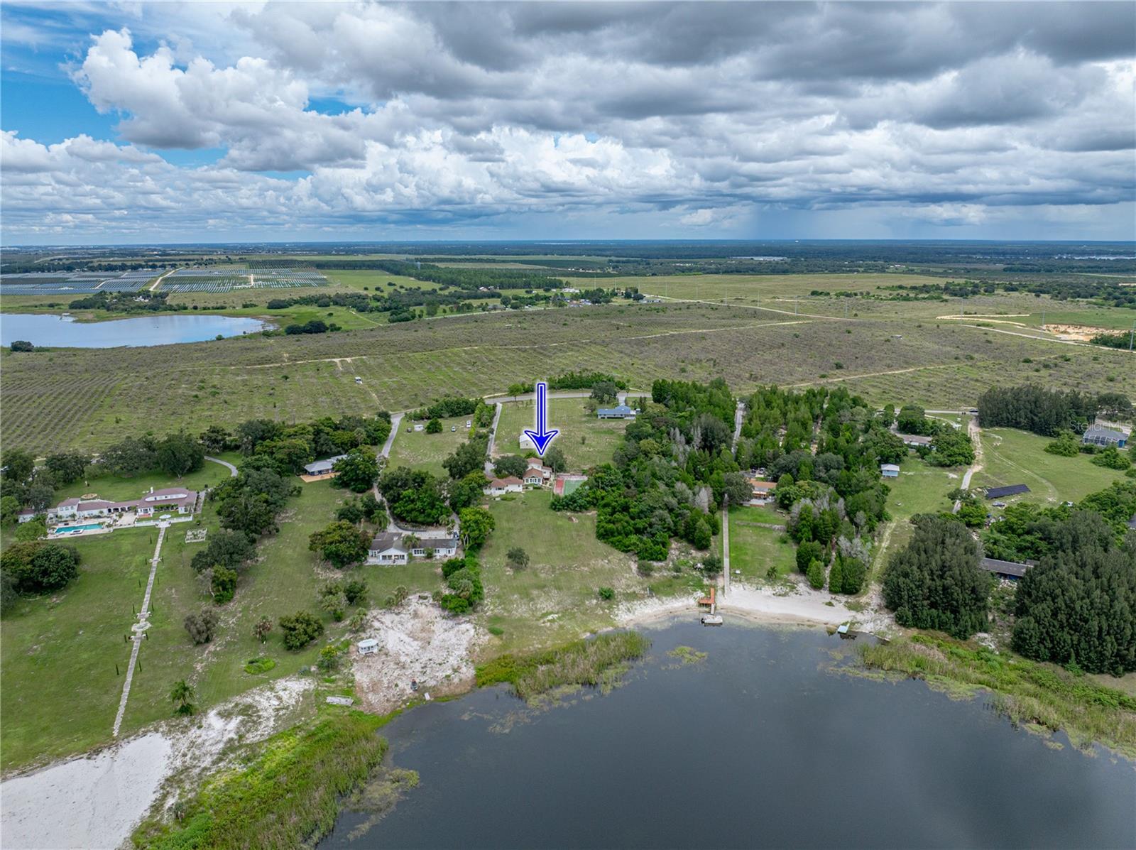 Listing photo id 78 for 724 Masterpiece Road