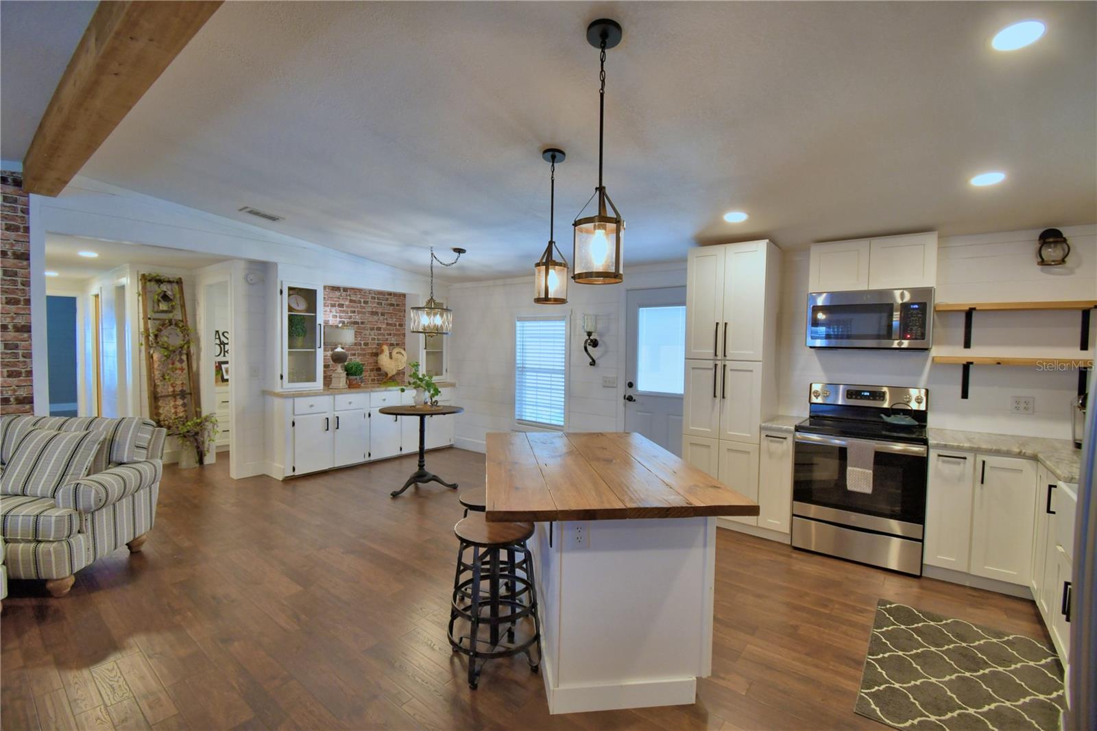 Image 15 of 43 For 117 Lake Hazel Drive Drive
