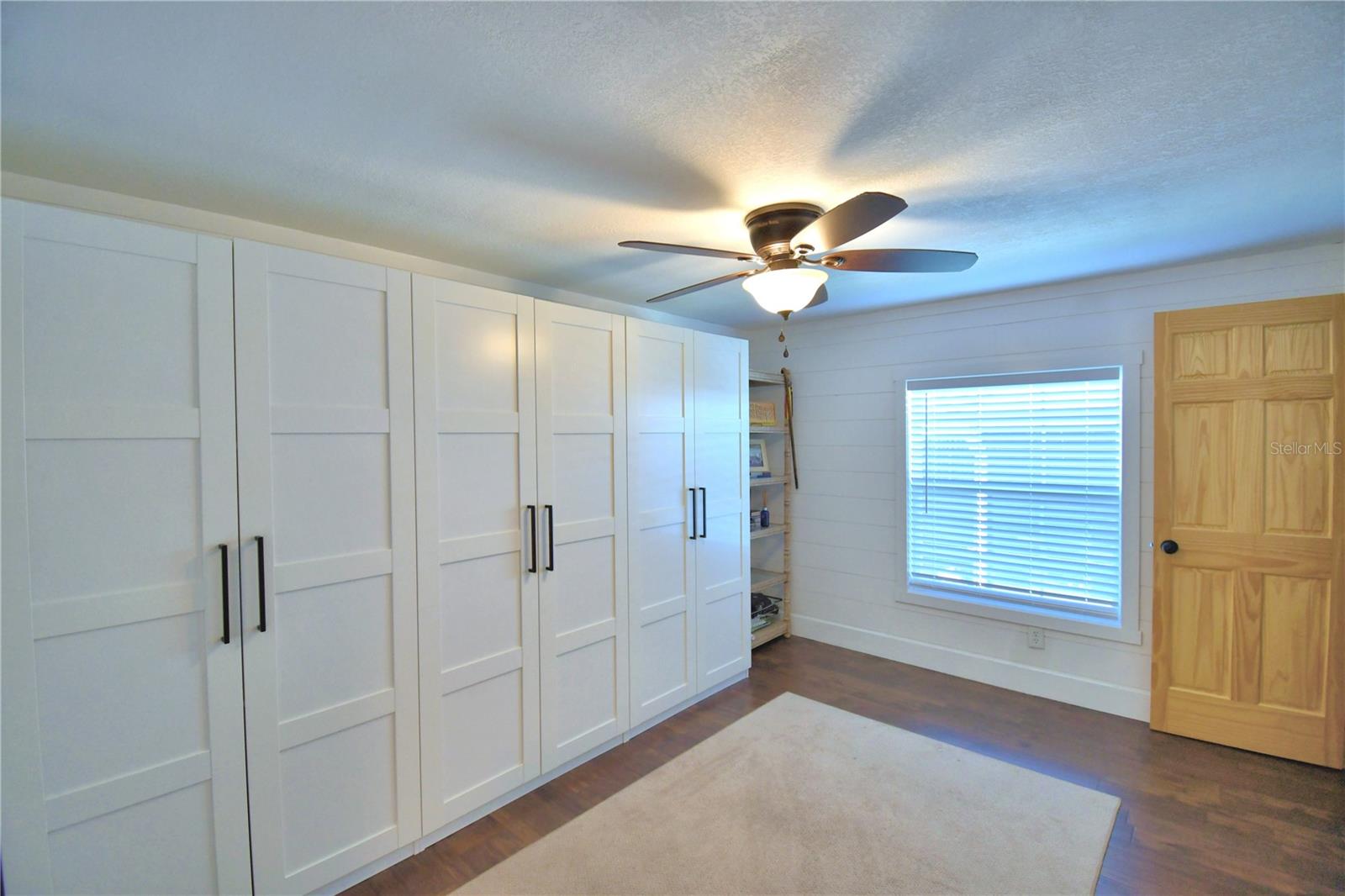 Image 31 of 43 For 117 Lake Hazel Drive Drive