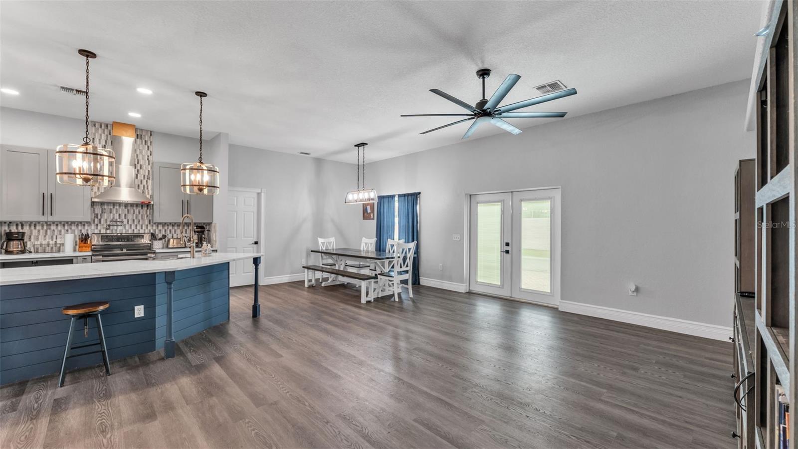 Image 9 of 39 For 7870 Ashford Drive