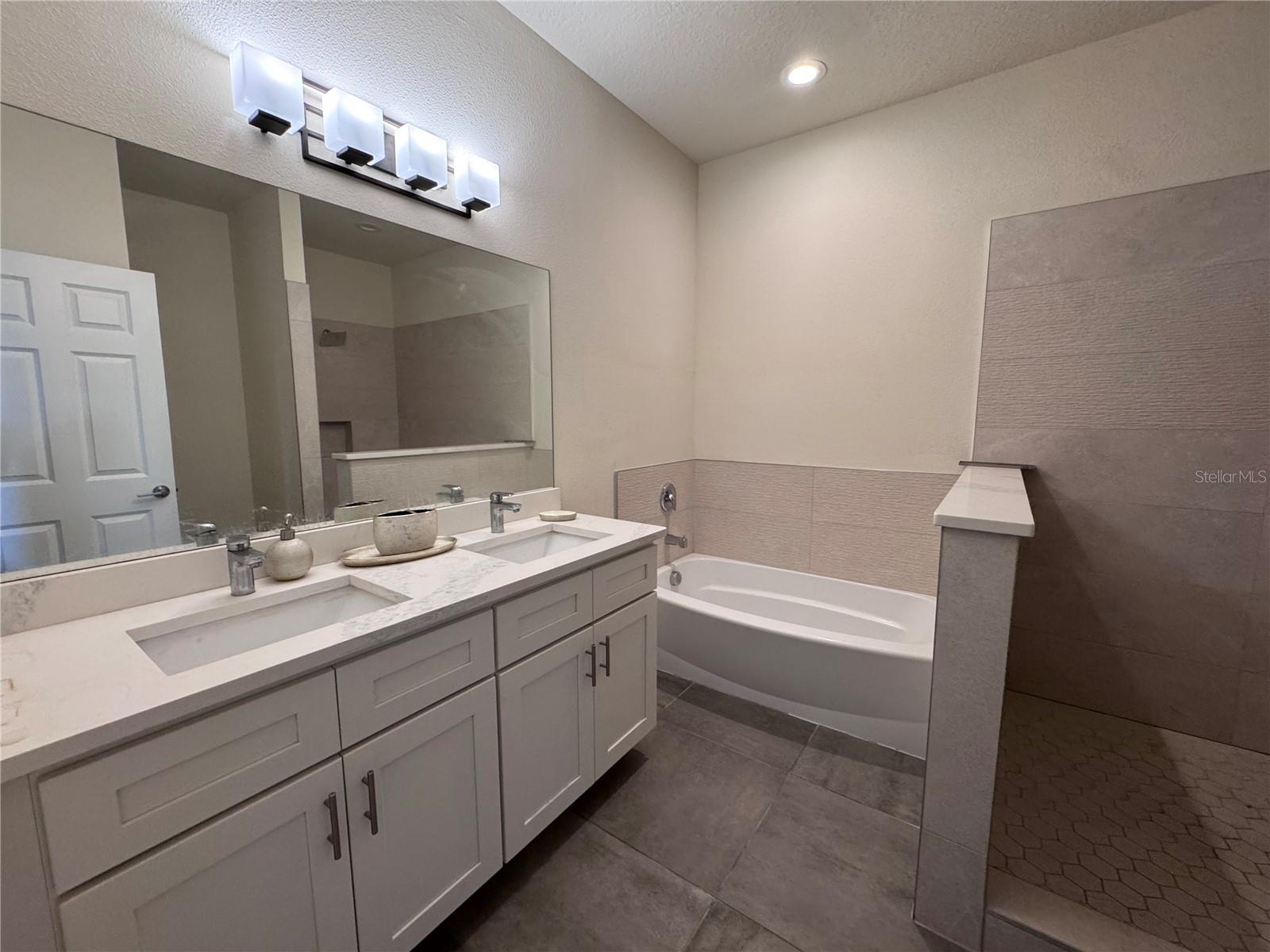 Image 12 of 21 For 922 Centaury Drive