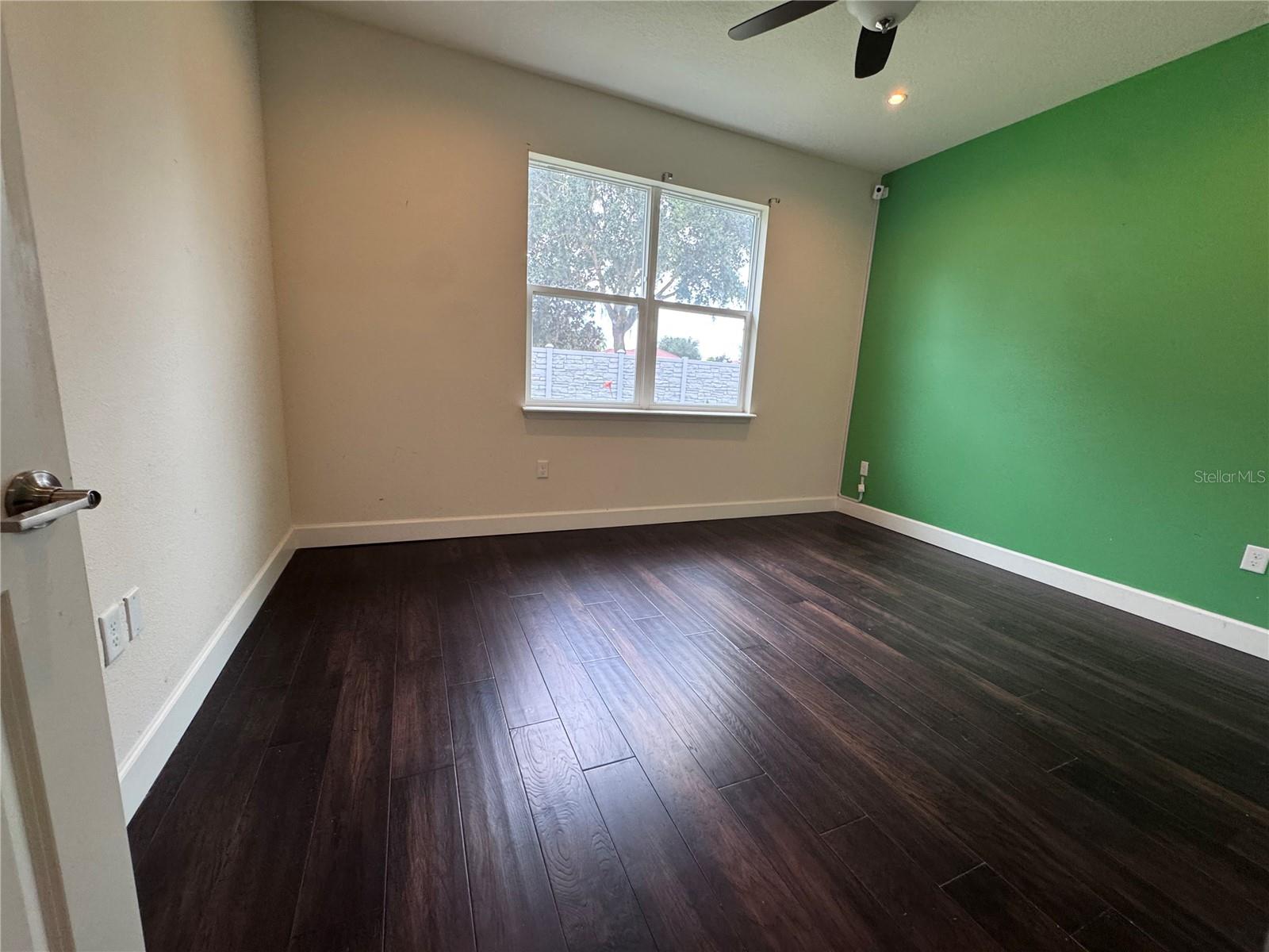 Image 16 of 21 For 922 Centaury Drive