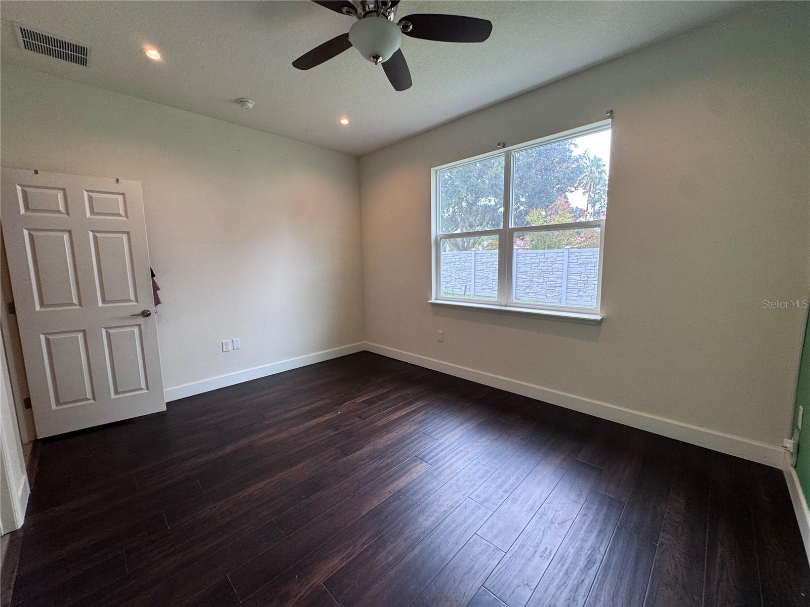 Image 9 of 21 For 922 Centaury Drive