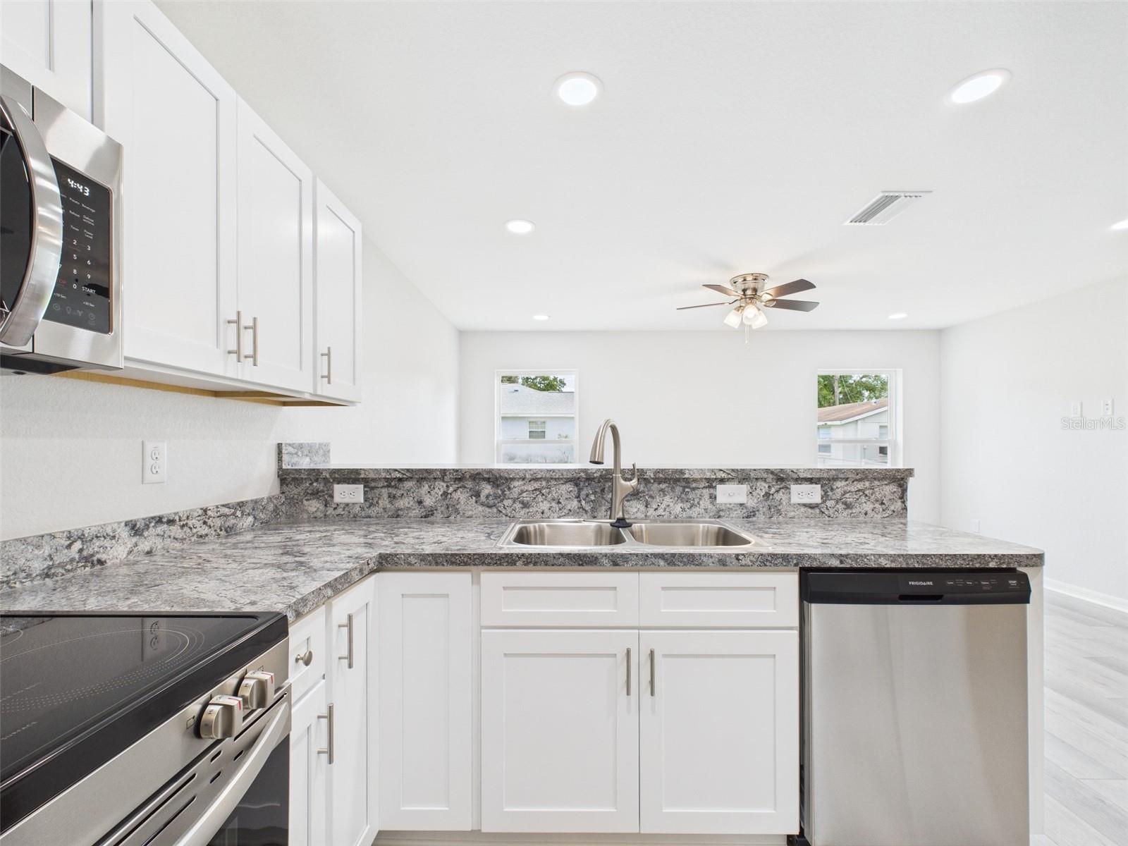 Image 11 of 57 For 816 13th Street W