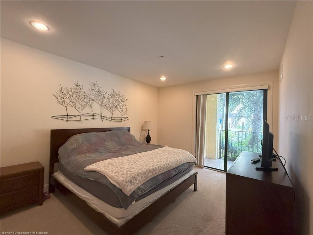 Image 14 of 49 For 2351 Lakeview Drive 115