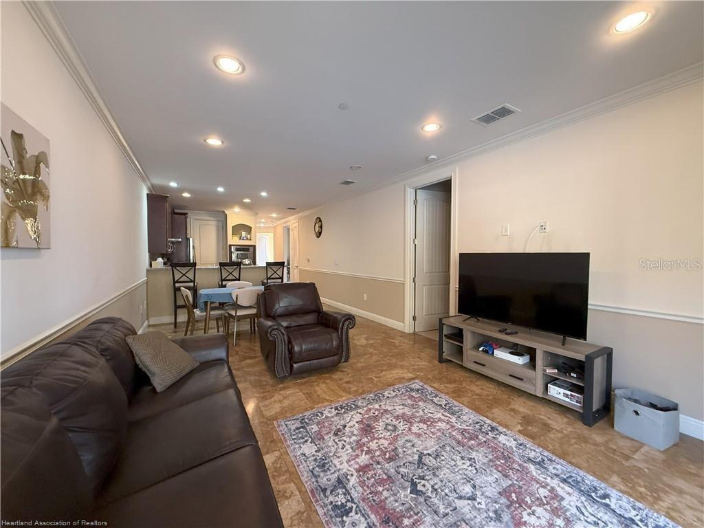 Image 16 of 49 For 2351 Lakeview Drive 115