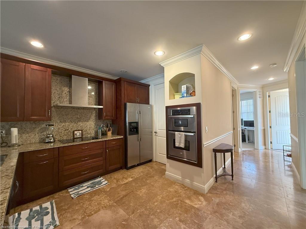 Image 19 of 49 For 2351 Lakeview Drive 115