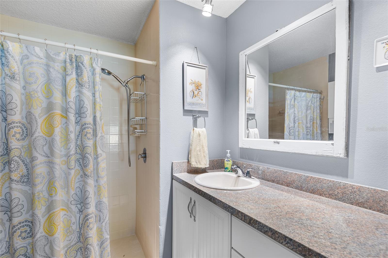 Image 16 of 28 For 2488 Hartridge Point Dr W