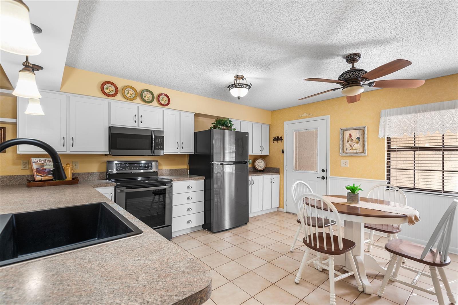 Image 8 of 28 For 2488 Hartridge Point Dr W
