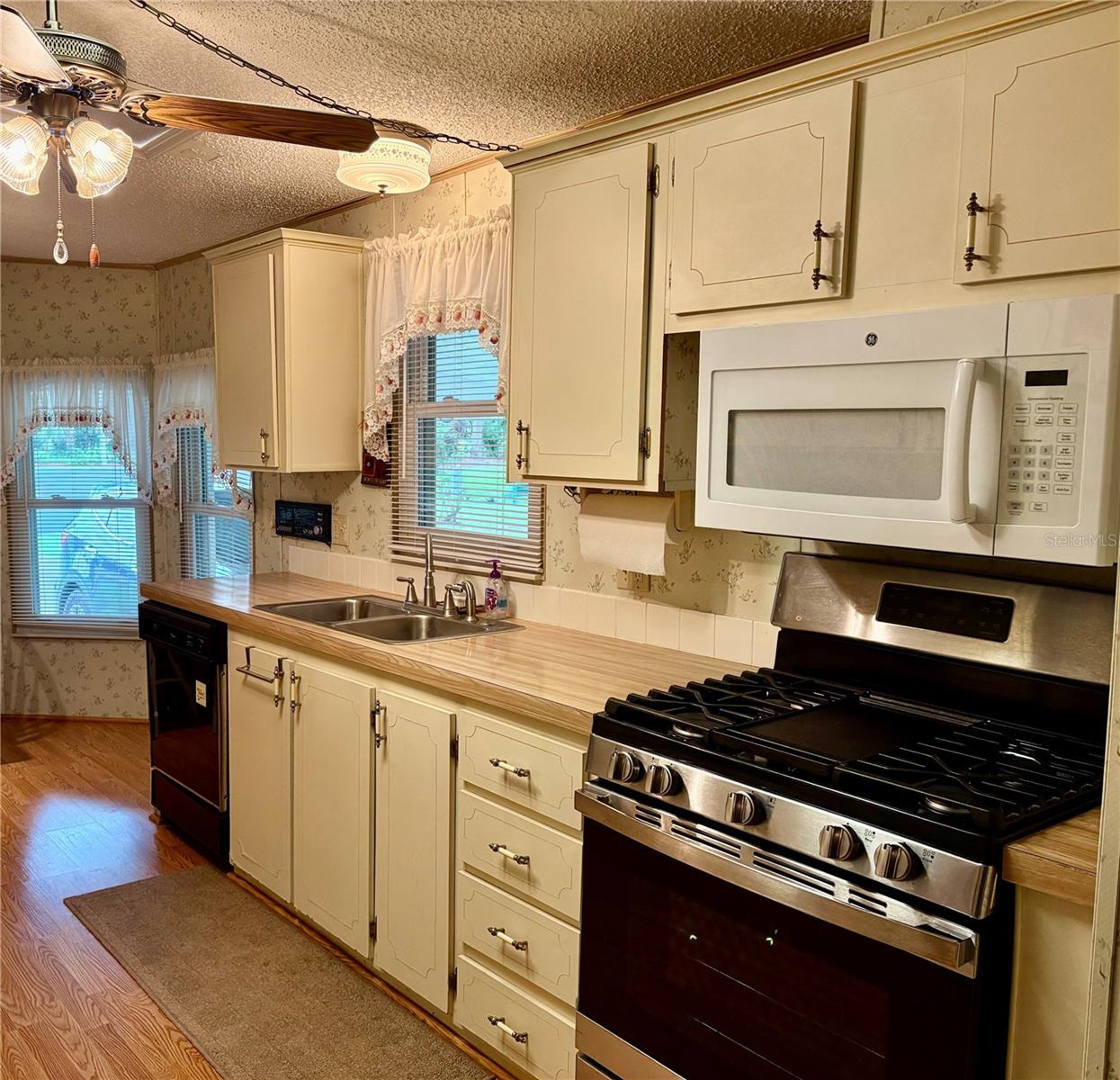 Image 6 of 45 For 6001 Grand Oaks Drive Se