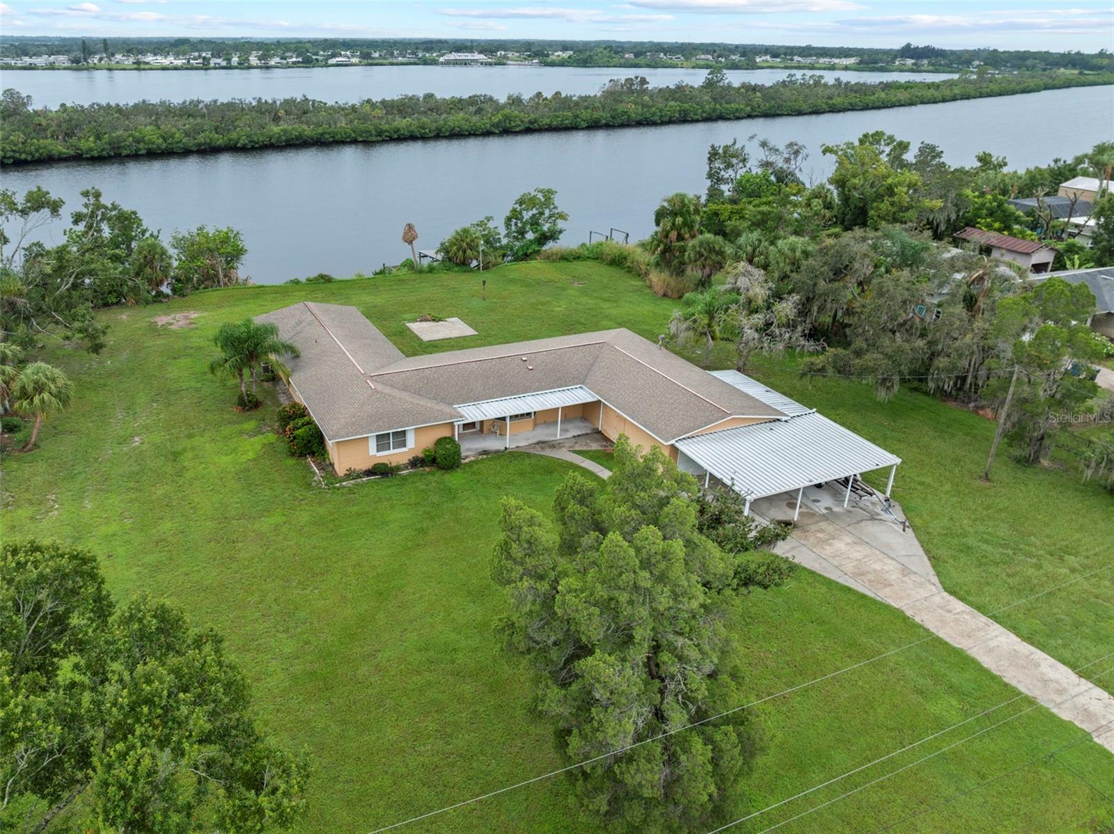 Image 2 of 53 For 308 Manatee Drive