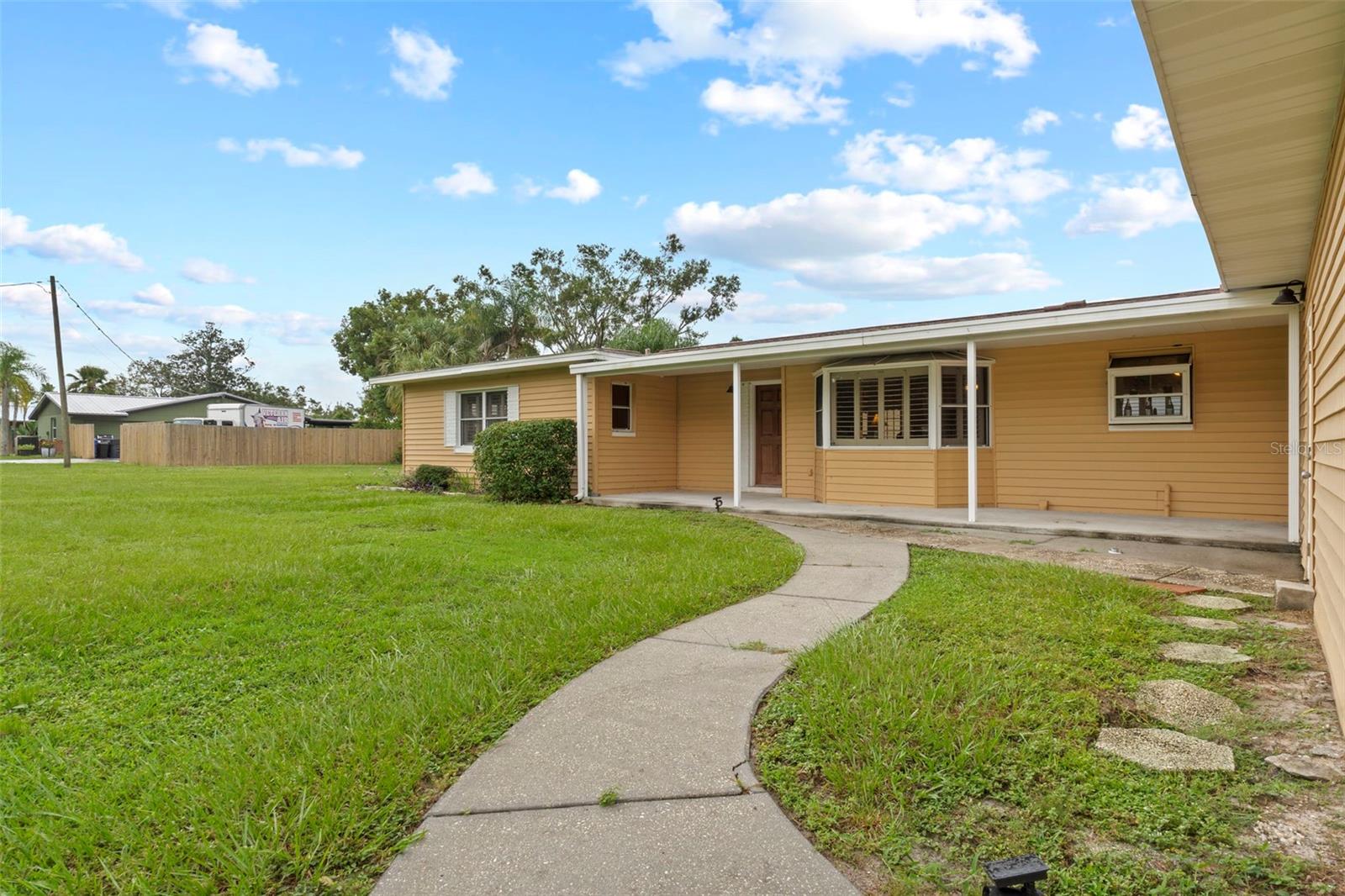 Image 4 of 53 For 308 Manatee Drive
