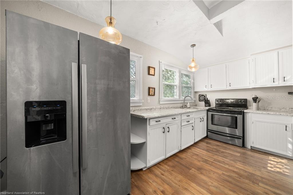 Image 10 of 46 For 412 Rose Avenue