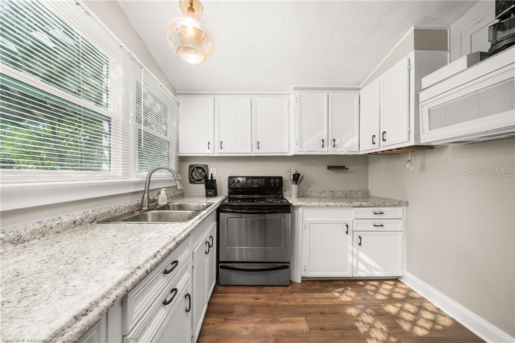 Image 11 of 46 For 412 Rose Avenue