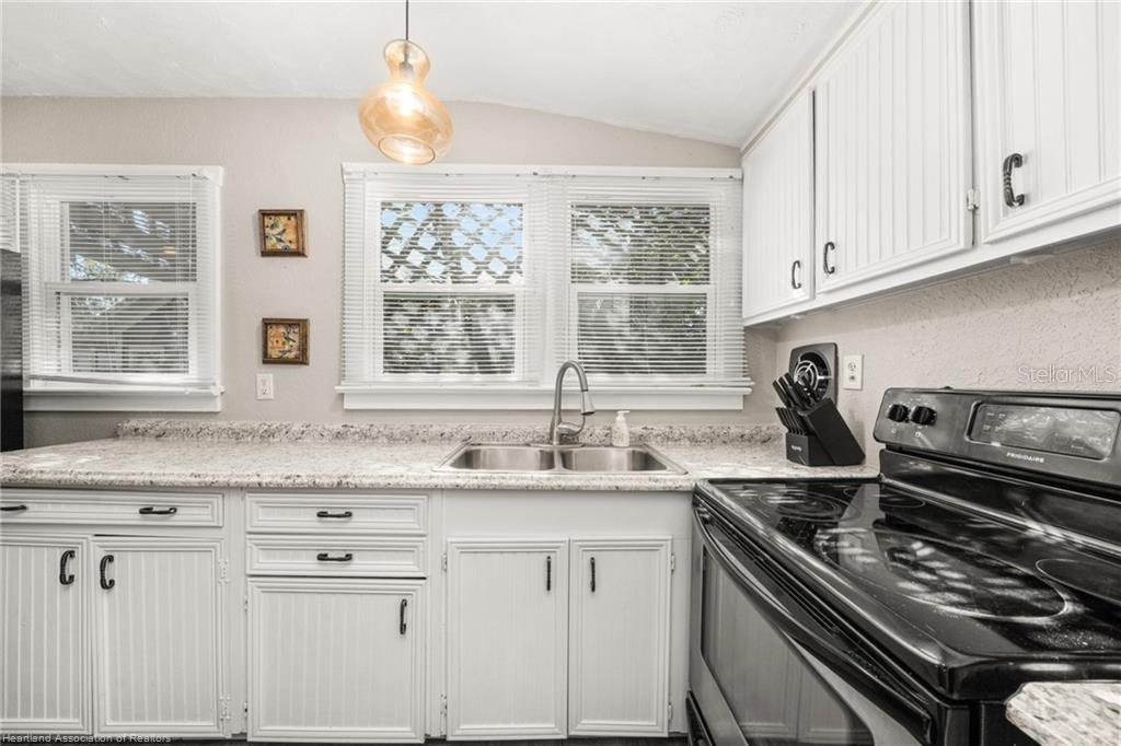 Image 12 of 46 For 412 Rose Avenue