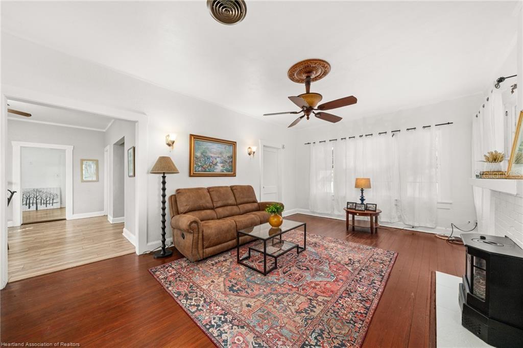 Image 3 of 46 For 412 Rose Avenue
