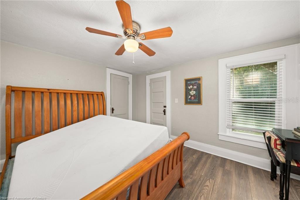 Image 34 of 46 For 412 Rose Avenue
