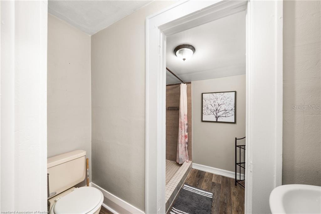 Image 36 of 46 For 412 Rose Avenue