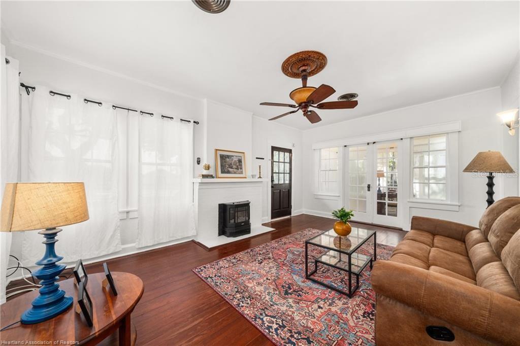 Image 4 of 46 For 412 Rose Avenue