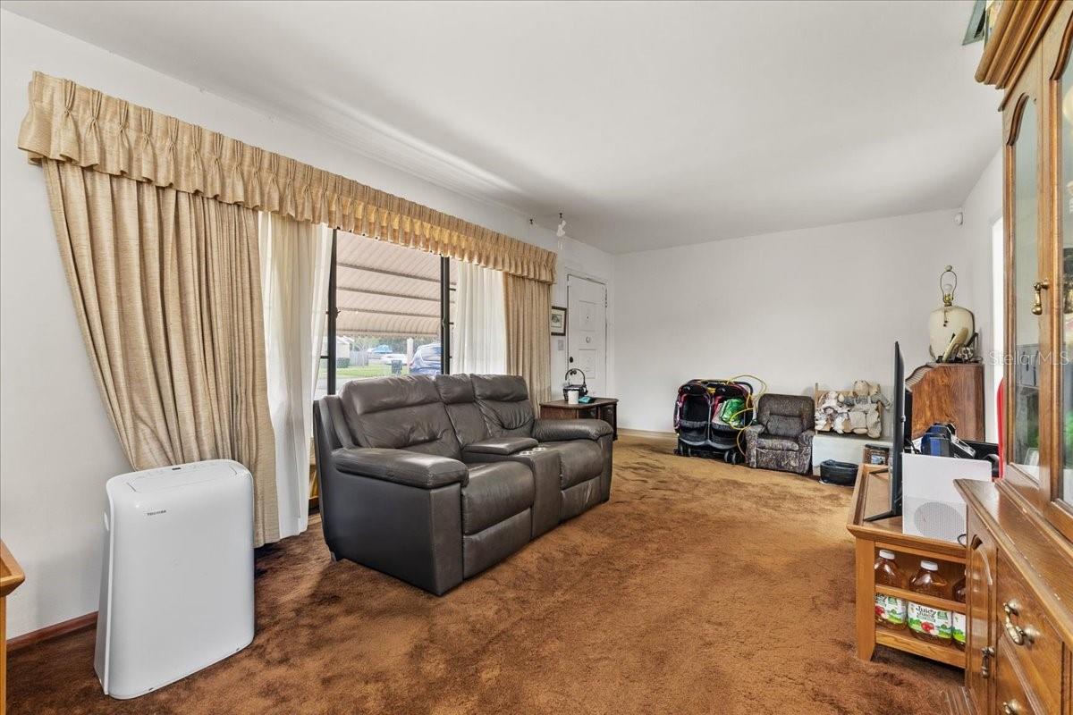 Image 23 of 49 For 714 Great Barford Street