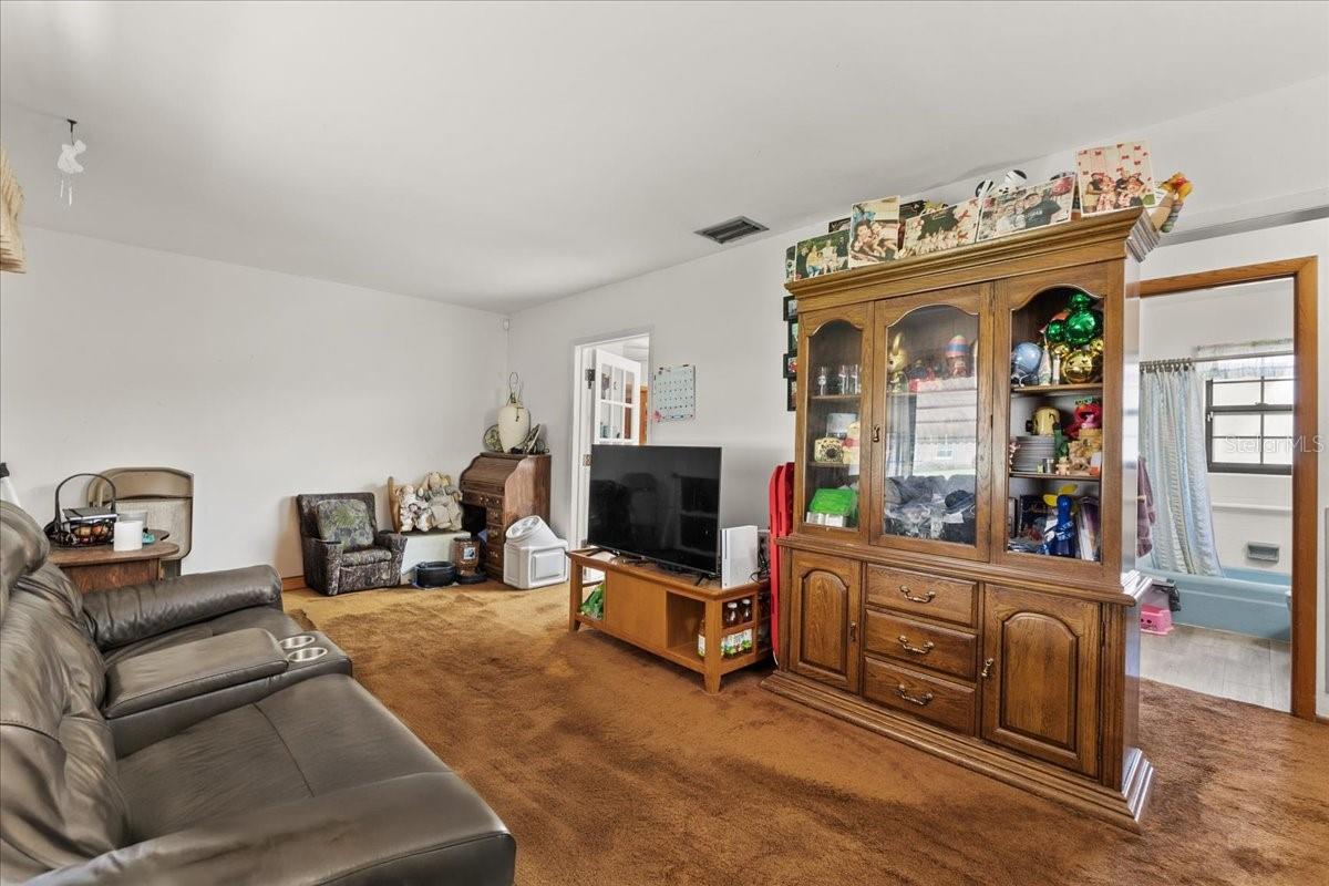Image 24 of 49 For 714 Great Barford Street